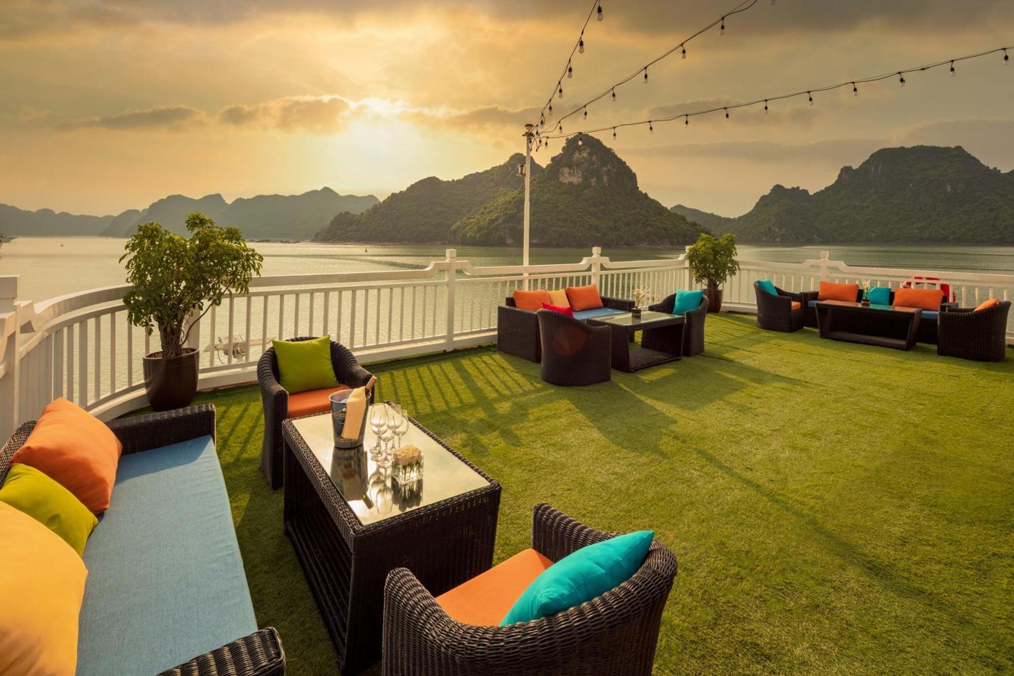 Le Journey Luxury Cruise Botel Ha Long